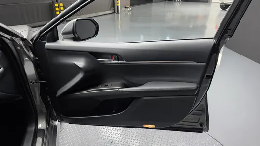 Toyota (XV70) 2.5 XLE 2022 25