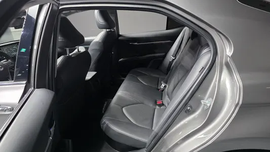 Toyota (XV70) 2.5 XLE 2022 26