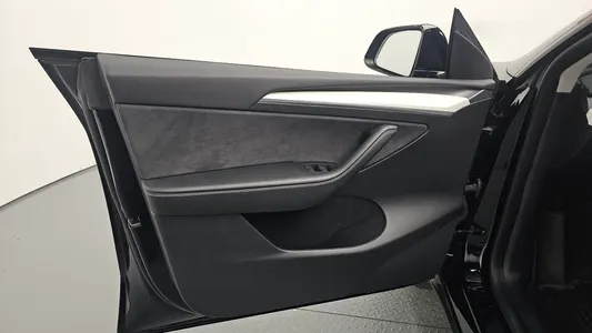 Tesla Y RWD 2023 24