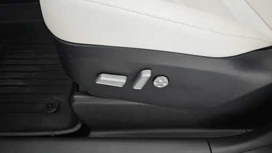 Tesla Y RWD 2023 37