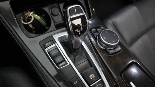 BMW 5 Series (F10) 528i M 2016 9