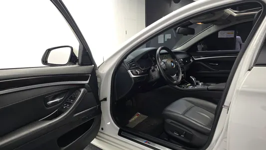 BMW 5 Series (F10) 528i M 2016 10