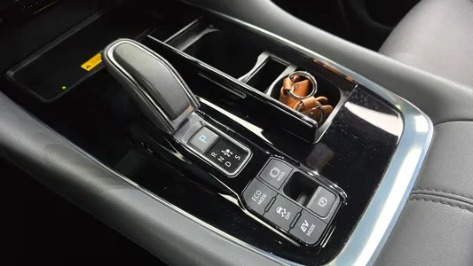 Toyota 4 2.5 HEV AWD 2024 9