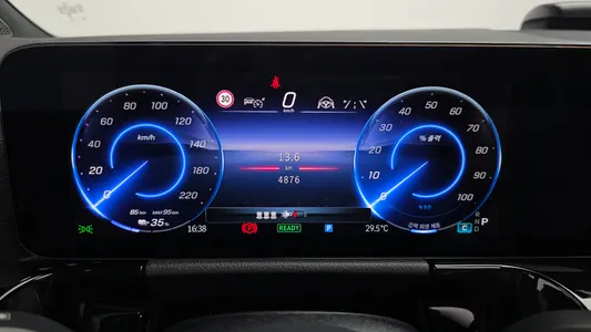 Mercedes-Benz EQA H243 EQA250 2025 8