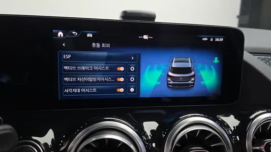 Mercedes-Benz EQA H243 EQA250 2025 16