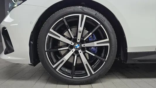 BMW 5 Series (G60) 530i xDrive M 2025 4