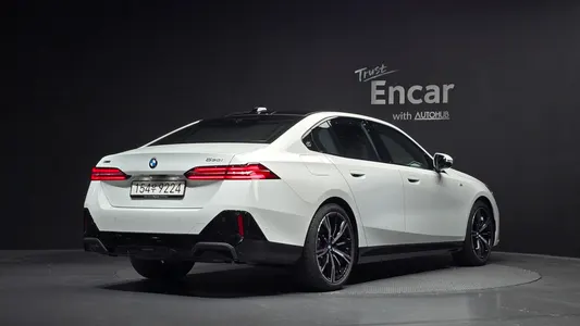 BMW 5 Series (G60) 530i xDrive M 2025 1
