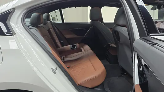 BMW 5 Series (G60) 530i xDrive M 2025 10