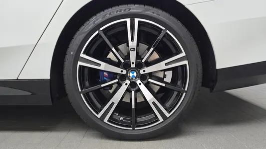 BMW 5 Series (G60) 530i xDrive M 2025 21