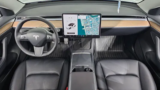 Tesla 3 AWD 2022 7