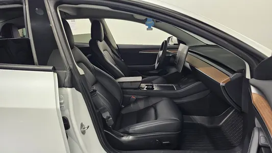 Tesla 3 AWD 2022 11