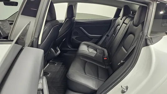 Tesla 3 AWD 2022 12