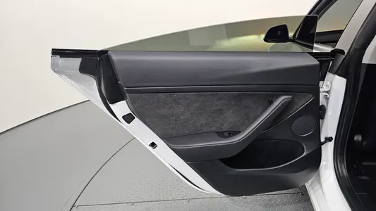 Tesla 3 AWD 2022 26