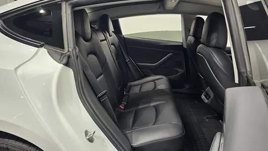 Tesla 3 AWD 2022 27