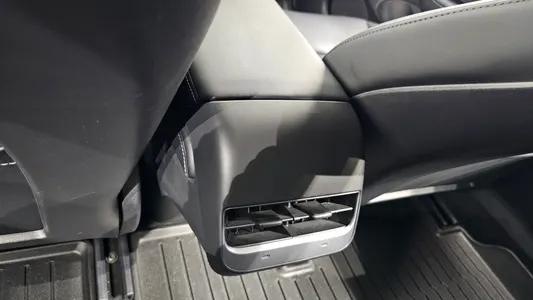 Tesla 3 AWD 2022 33