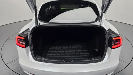 Tesla 3 AWD 2022 31
