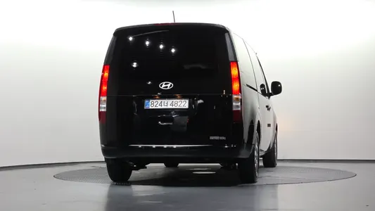Hyundai Staria L3.5 5 2025 4