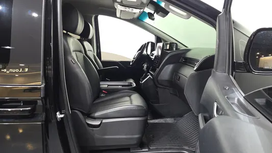 Hyundai Staria L3.5 5 2025 11