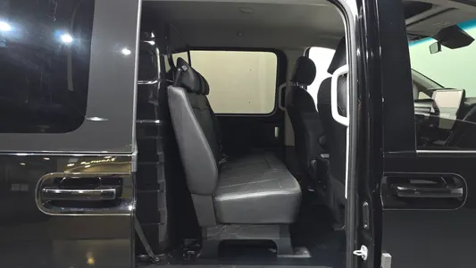 Hyundai Staria L3.5 5 2025 12