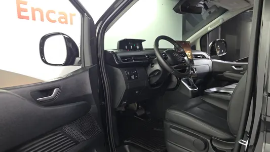 Hyundai Staria L3.5 5 2025 10