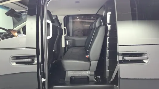 Hyundai Staria L3.5 5 2025 26