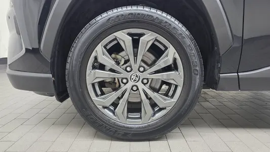 Toyota RAV4 5 2.5 2WD XLE 2023 5