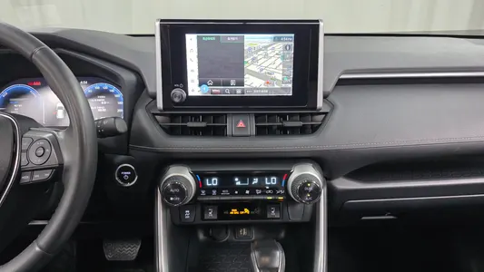 Toyota RAV4 5 2.5 2WD XLE 2023 13