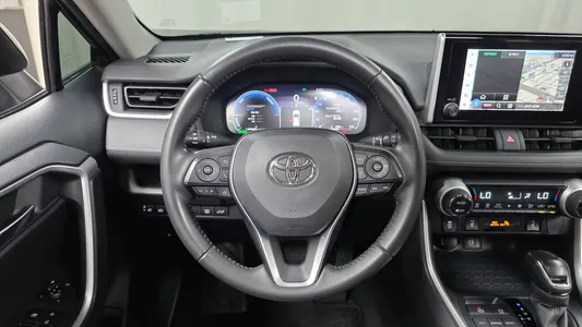 Toyota RAV4 5 2.5 2WD XLE 2023 14