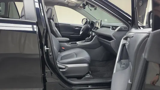 Toyota RAV4 5 2.5 2WD XLE 2023 27