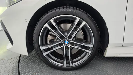 BMW 1 Series (F40) 120i M 2021 5