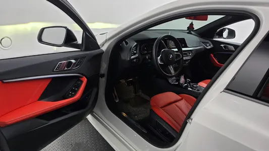 BMW 1 Series (F40) 120i M 2021 10