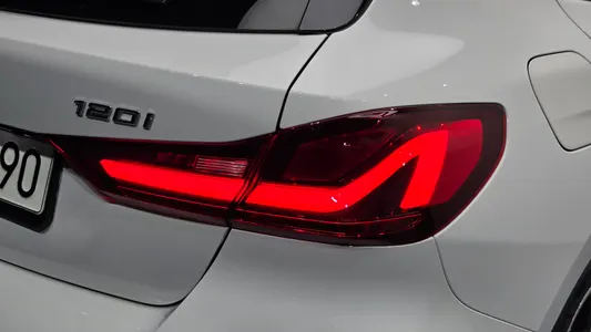 BMW 1 Series (F40) 120i M 2021 23