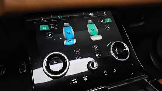 Land Rover 레인지로버 벨라 3.0 D300 R- HSE 2018 33