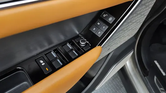 Land Rover 레인지로버 벨라 3.0 D300 R- HSE 2018 29