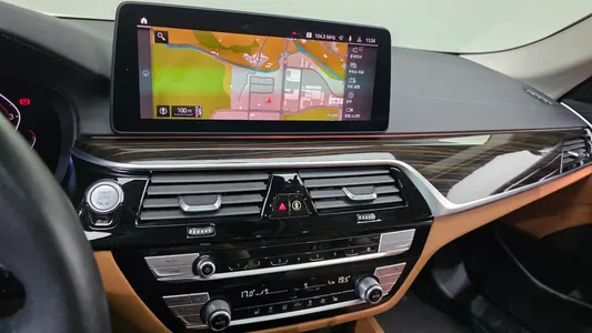 BMW 5 Series (G30) 520i 2021 13