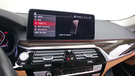 BMW 5 Series (G30) 520i 2021 14