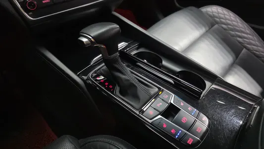 Kia K7 2019 9