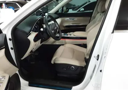 Genesis GV70 2.5T 2WD 2023 4