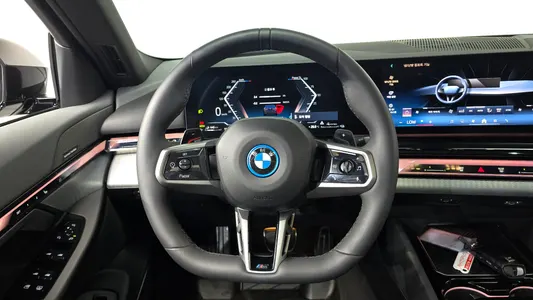 BMW 5 Series (G60) 530e M 2026 13