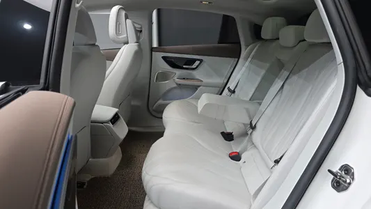 Mercedes-Benz EQE V295 EQE350+ 2023 12