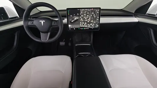 Tesla Y AWD 2024 7