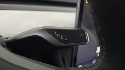 Tesla Y AWD 2024 9