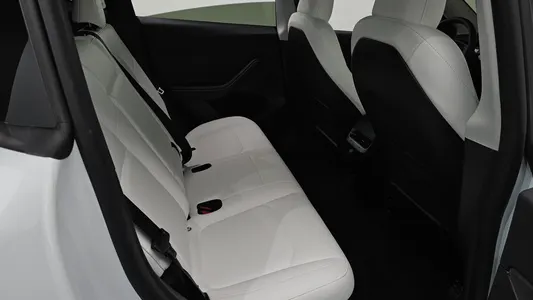 Tesla Y AWD 2024 11