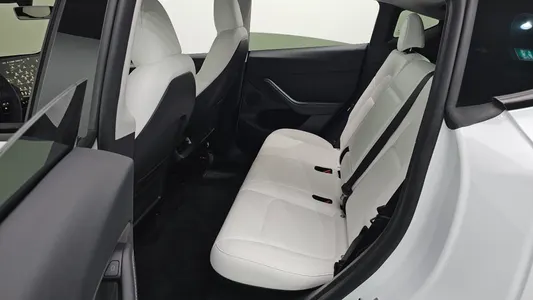 Tesla Y AWD 2024 12