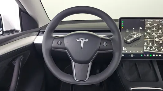 Tesla Y AWD 2024 13