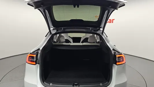 Tesla Y AWD 2024 20