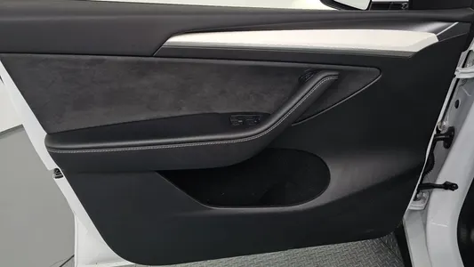 Tesla Y AWD 2024 25