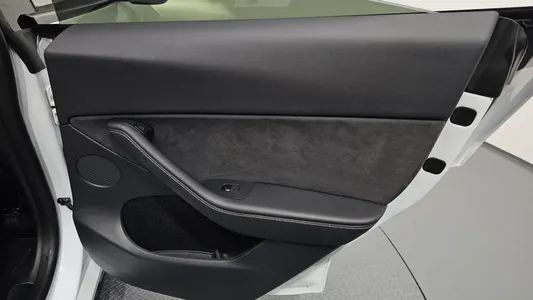 Tesla Y AWD 2024 26