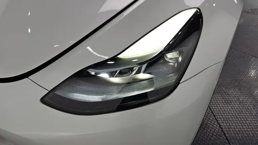 Tesla Y AWD 2024 23