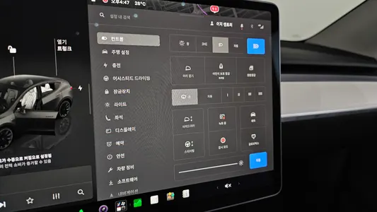 Tesla Y AWD 2024 28